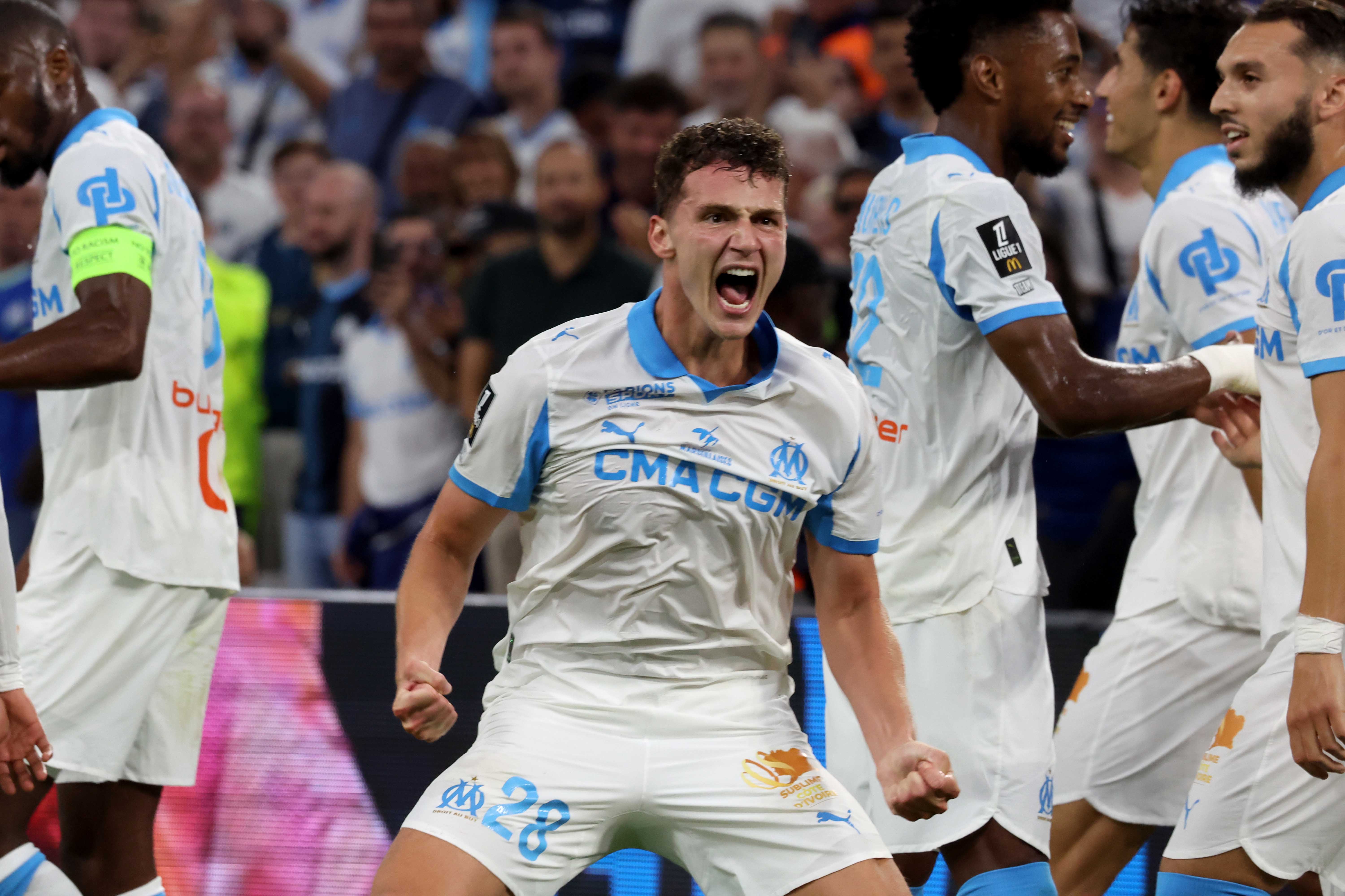 Benjamin Pavard exulte : il a marqué le deuxième but marseillais pour ses débuts sous ses nouvelles couleurs. (Photo : Alain Robert - Le Méridional)
